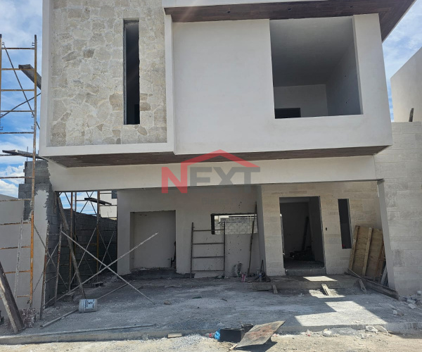 CASA EN VENTA EN SETERRA RESIDENCIAL FRENTE A JARDIN