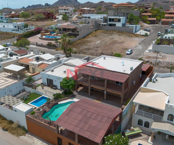 CASA AMUEBLADA EN VENTA EN COUNTRY CLUB SAN CARLOS