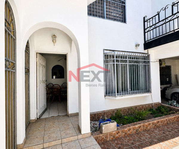 CASA EN RENTA EN COL. SANTA FE