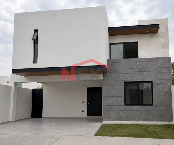 Casa en Venta en Residencial La Escondida, Saltillo 📐 245.6 m² de construcción 📏 238.7 m² de terreno