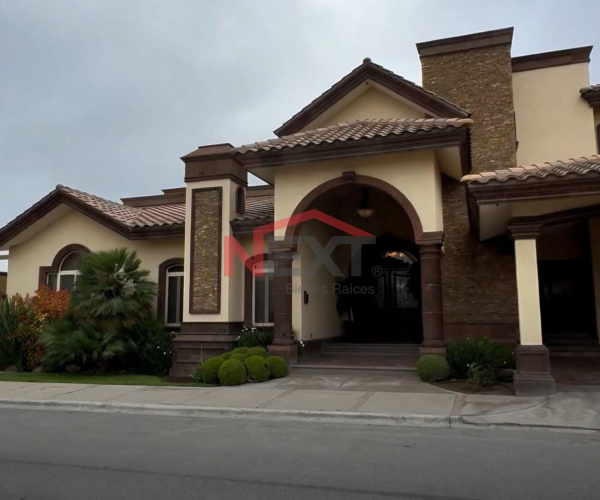 RESIDENCIA CON ALBERCA EN VENTA AL NORTE