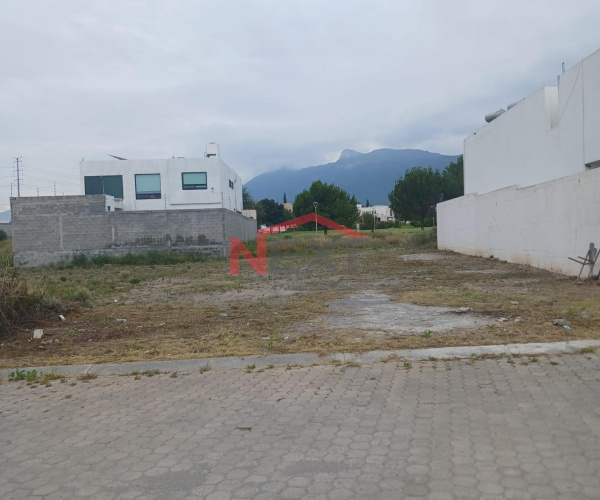 TERRENO EN VENTA EN EL  FRACC. HACIENDA EL REFUGIO