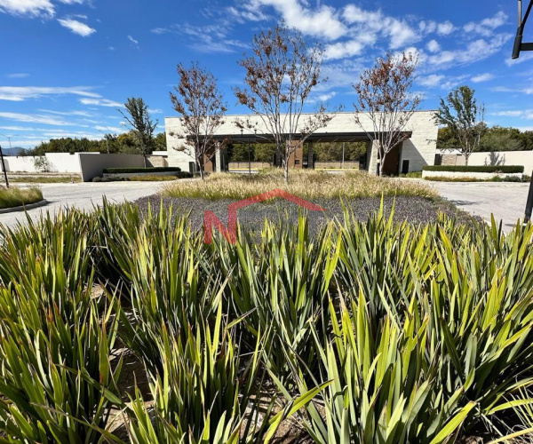 Terreno en venta en Punta Bosque frente a área verde