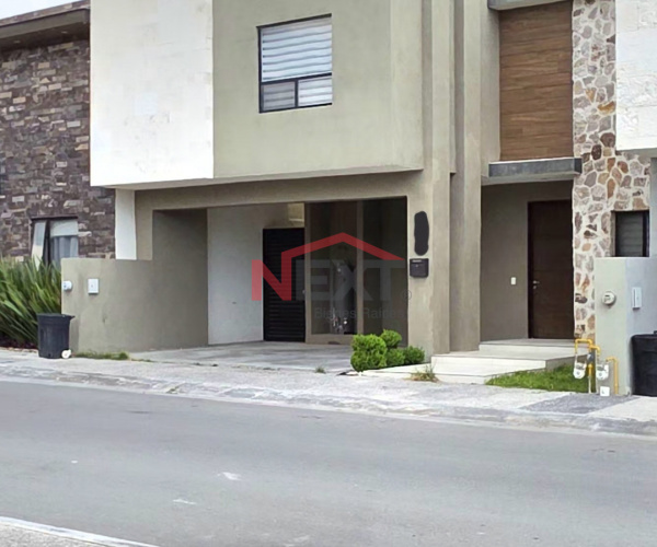 CASA EN RENTA EN  RINCON DE LOS ENCINOS 10 PANELES SOLARES