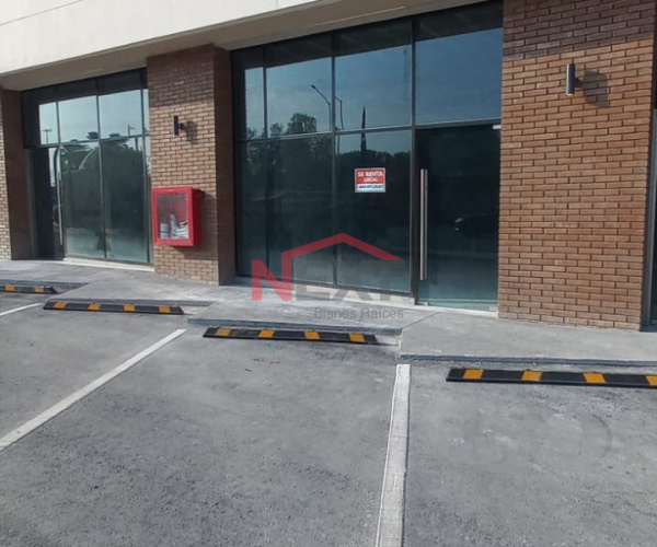 LOCAL COMERCIAL  EN RENTA   EN "TORRE AURA"