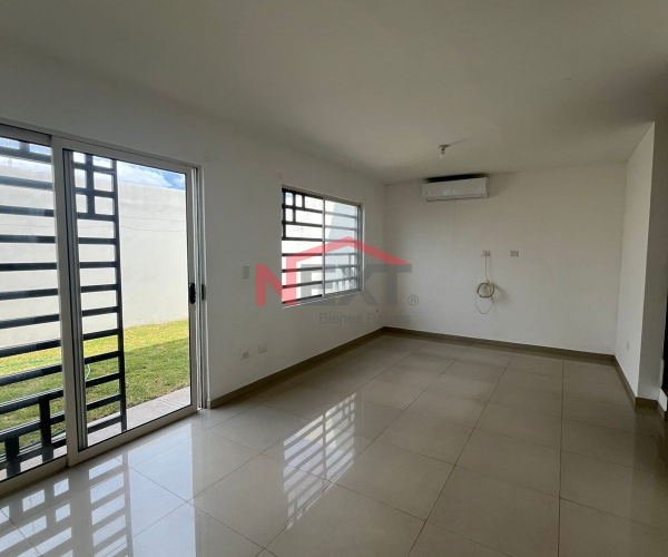 CASA EN RENTA  FRACCIONAMIENTO LENNA