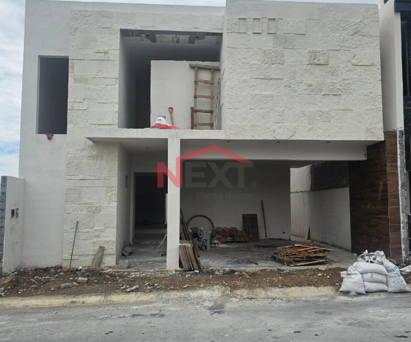 CASA EN VENTA CON JARDIN CENTRAL EN PRIVANZAS DEL CAMPESTRE