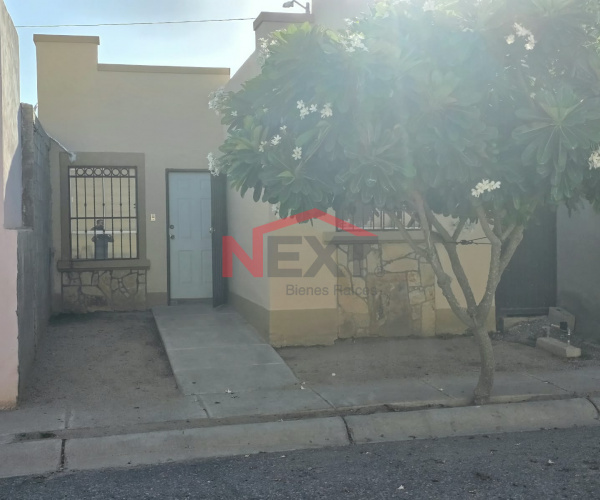 CASA EN VENTA EN FRACC. PUERTA DEL REY