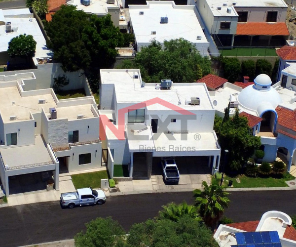 CASA EN VENTA EN LORETO RESIDENCIAL