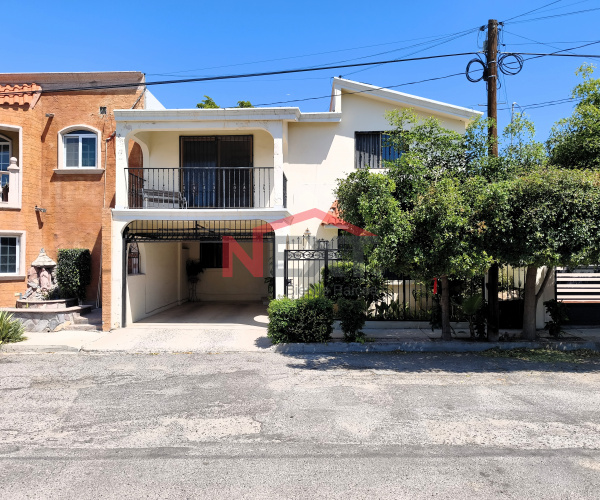 CASA EN VENTA EN COL. BUGAMBILIA