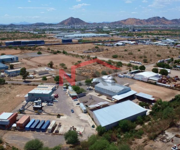 BODEGA CON OFICINAS EN VENTA EN PARQUE INDUSTRIAL