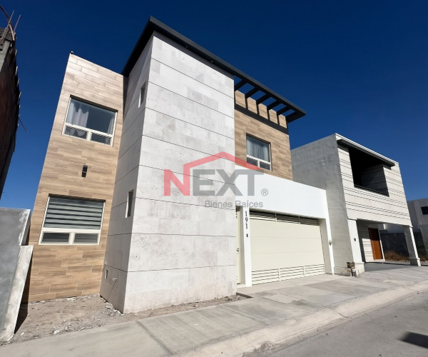 CASA EN VENTA CON ALBERCA EN LA ESCONDIDA